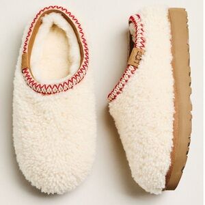 UGG TASMAN MAXI CURLY SLIPPERS IN NATURAL